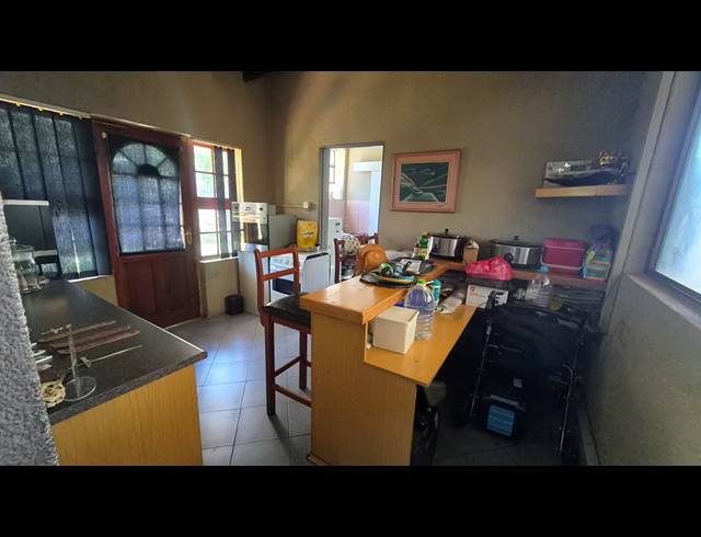 950M² WAREHOUSE FOR SALE IN HUGHES